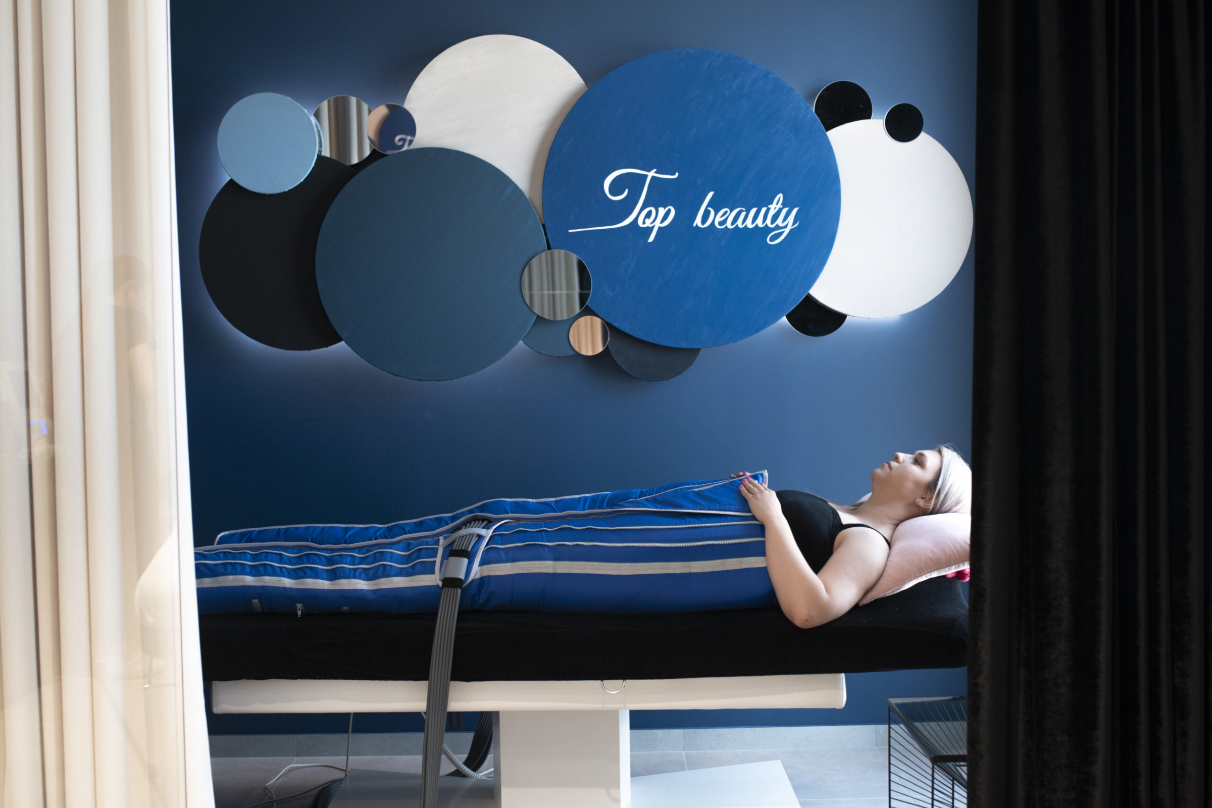 Drenaż limfatyczny a walka z obrzękami – zabieg wspomagający odchudzanie i modelowanie sylwetki