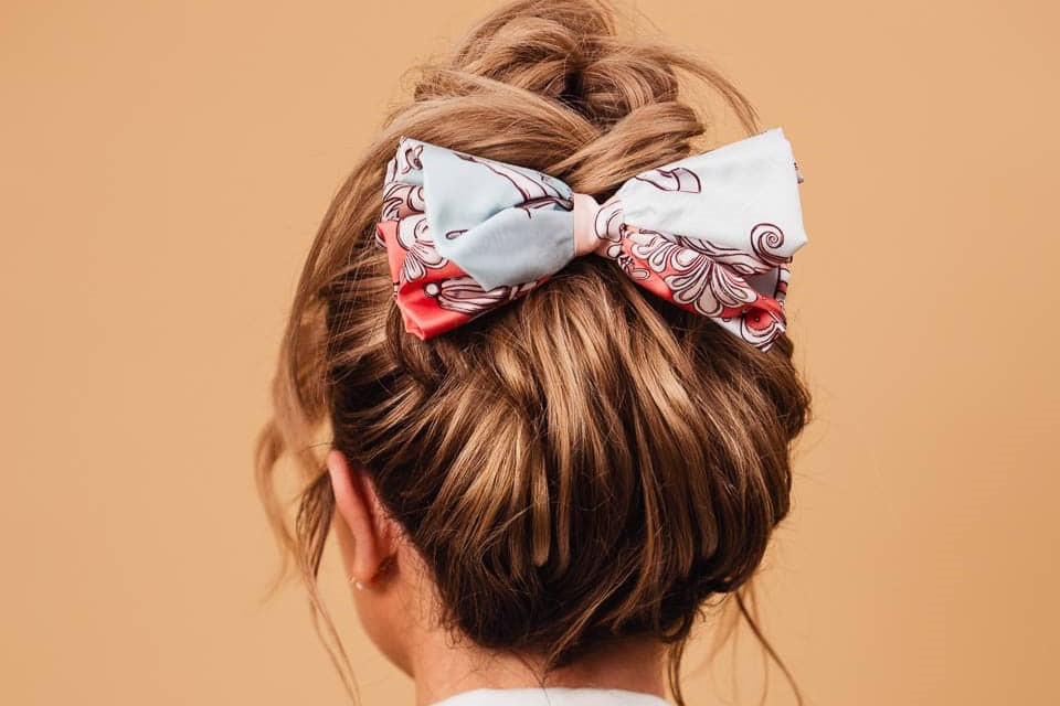 Jedwabne spinki do włosów - stylowe dodatki do każdej fryzury