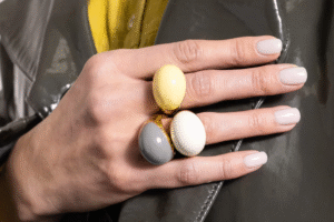 emaliowane-pierscionki-jak-wybrac-kolor-i-wzor-dopasowany-do-twojego-stylu_wp