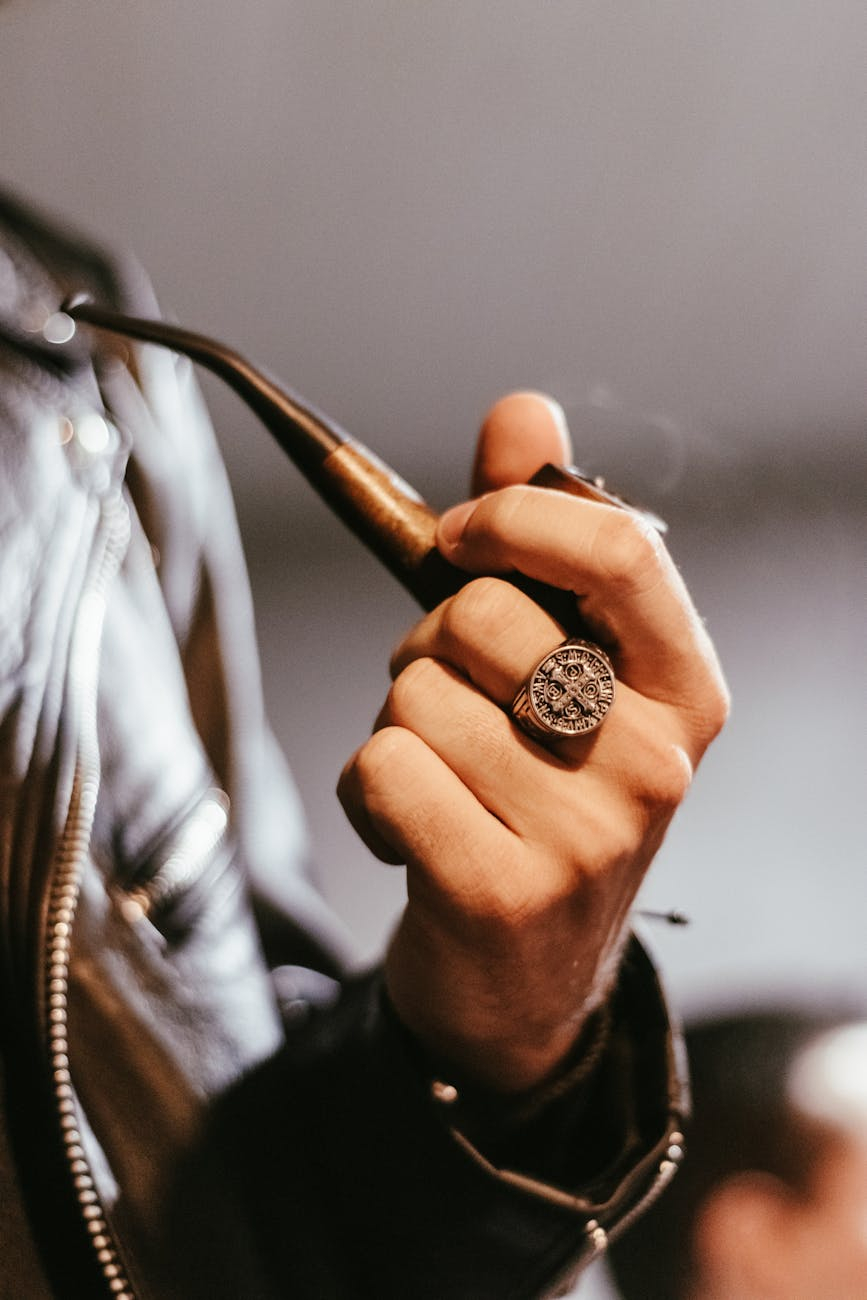 Sygnety złote: historia, symbolika i współczesne trendy w męskiej biżuterii