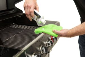 czyszczenie-wnetrza-grilla-blog-decofire_wp