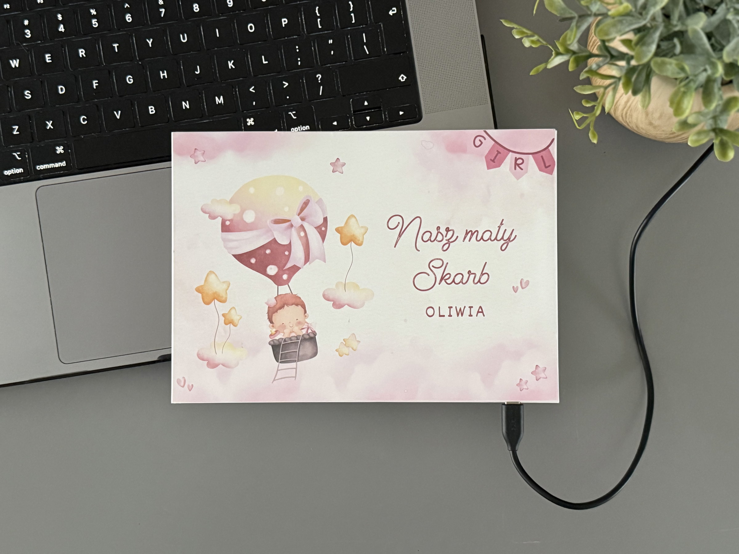 Prezent na Narodziny Dziecka, Który Zatrzymuje Czas - Dlaczego Wybrać Video Album?