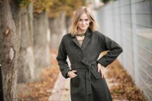 girl-coat_wp